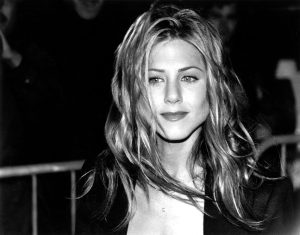 ST4. At 56, Jennifer Aniston shows off new look amid plastic surgery rumors –