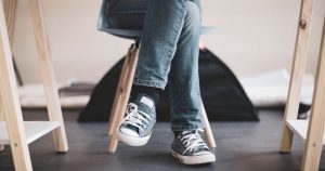 HT10. Why women cross their legs: A body language breakdown