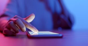 HT9. 13-year-old girl left with horrific burns on her neck after using her cellphone while it was charging