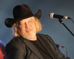 HT5. The world of country music is mourning the loss of…